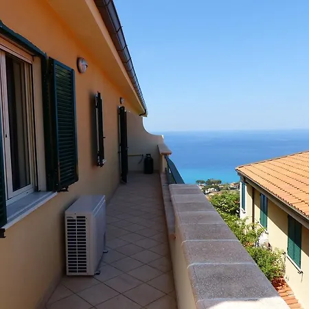 Chic Apartment In Parghelia Italy Extérieur photo
