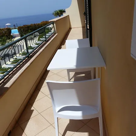 Chic Apartment In Parghelia Italy Extérieur photo